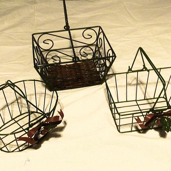 Vintage Wire Baskets. Set of 3 with Metal Bows - Picture 1 of 2